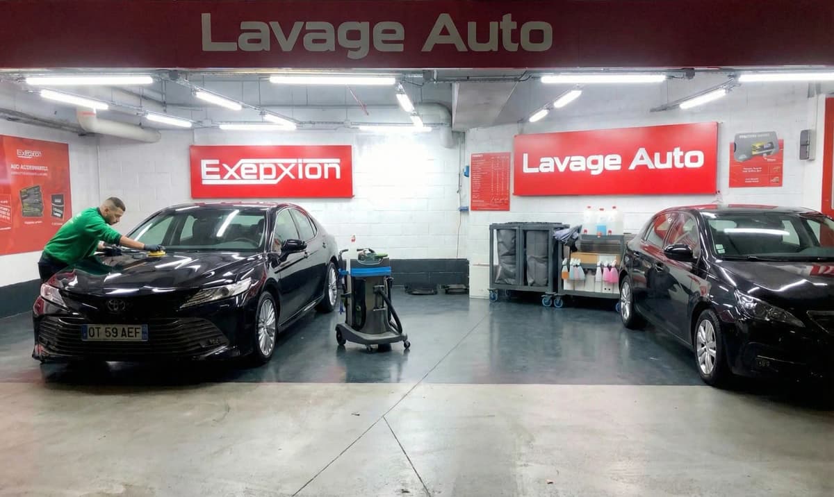 Centre de nettoyage voiture Nettoyage auto Villiers - Les armoiries à Bry-sur-Marne - À la main