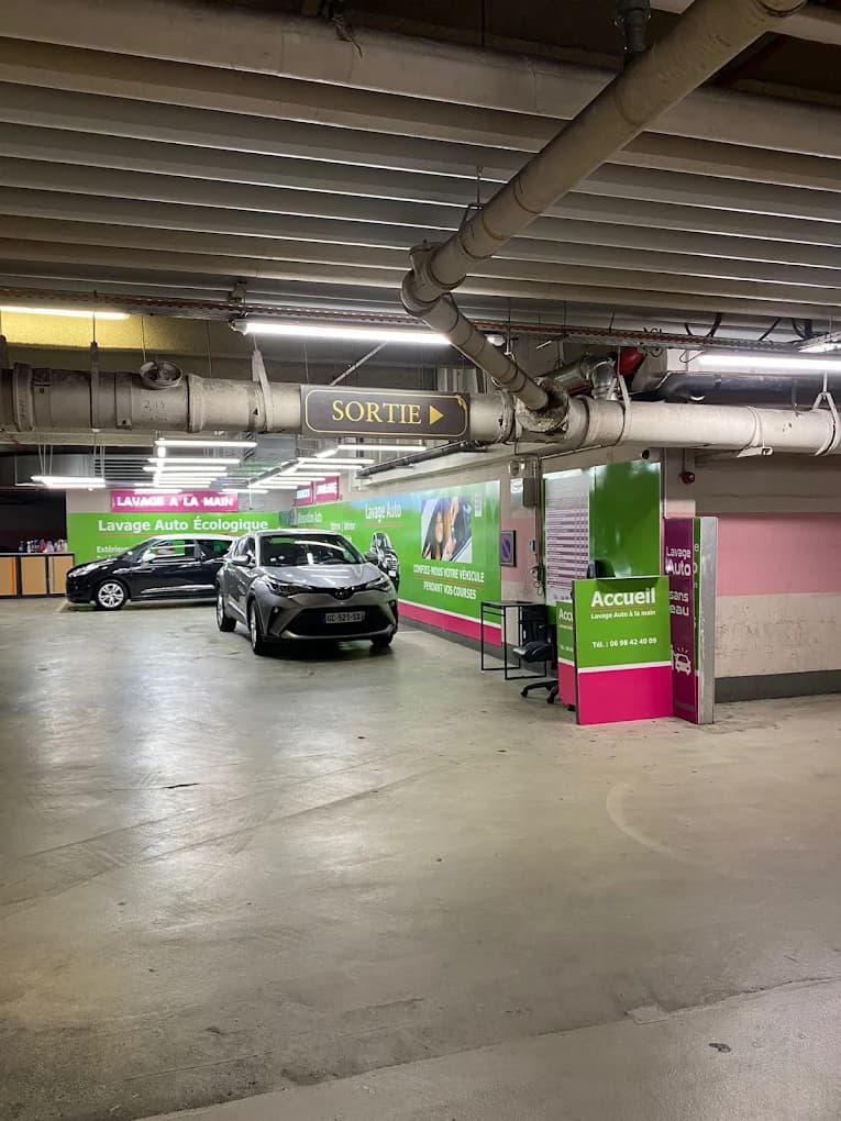 Centre de nettoyage voiture Lavage auto Paris 16 - Saint Didier à Paris - À la main